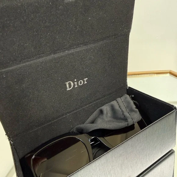Dior Elegant Black Sunglasses - Picture 5 of 10
